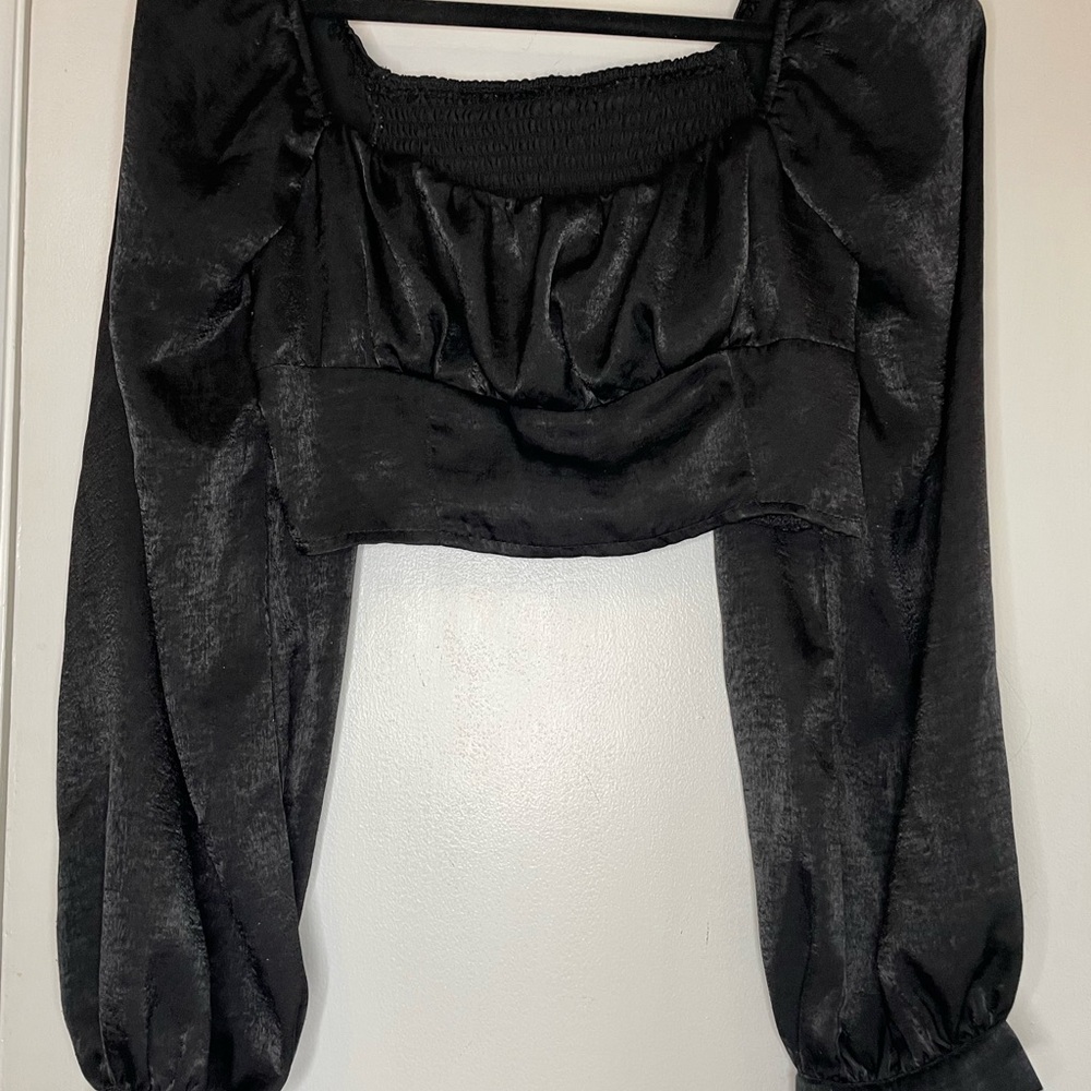 Chic Black Satin Cropped Long Sleeve Top
